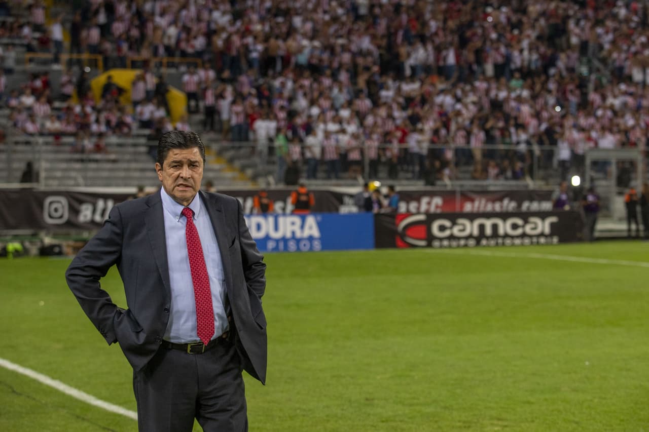 Luis Fernando Tena: “Chivas tiene mejor plantel que el Atlas”