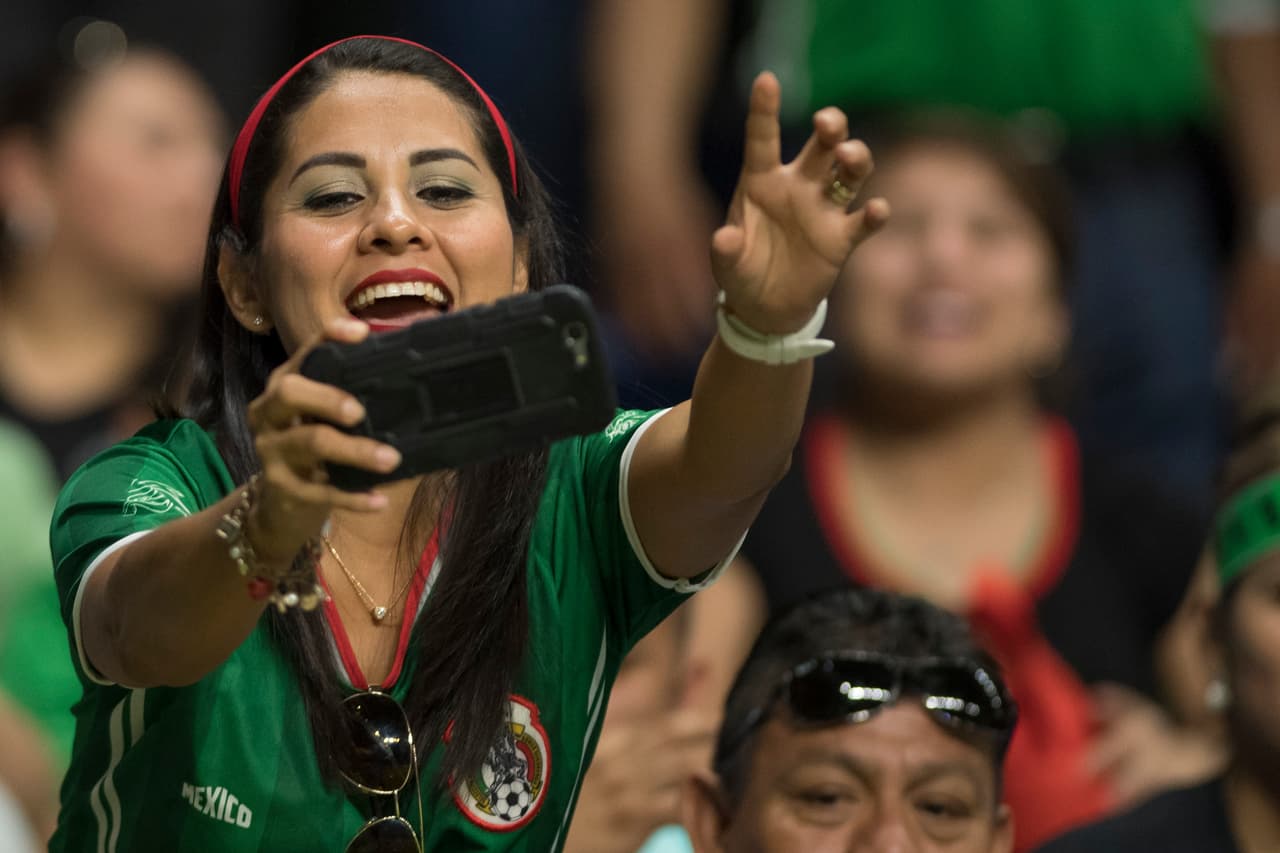 O buscaban tomarse la 
<i>selfie </i>perfecta para el recuerdo de acompañar al equipo nacional.