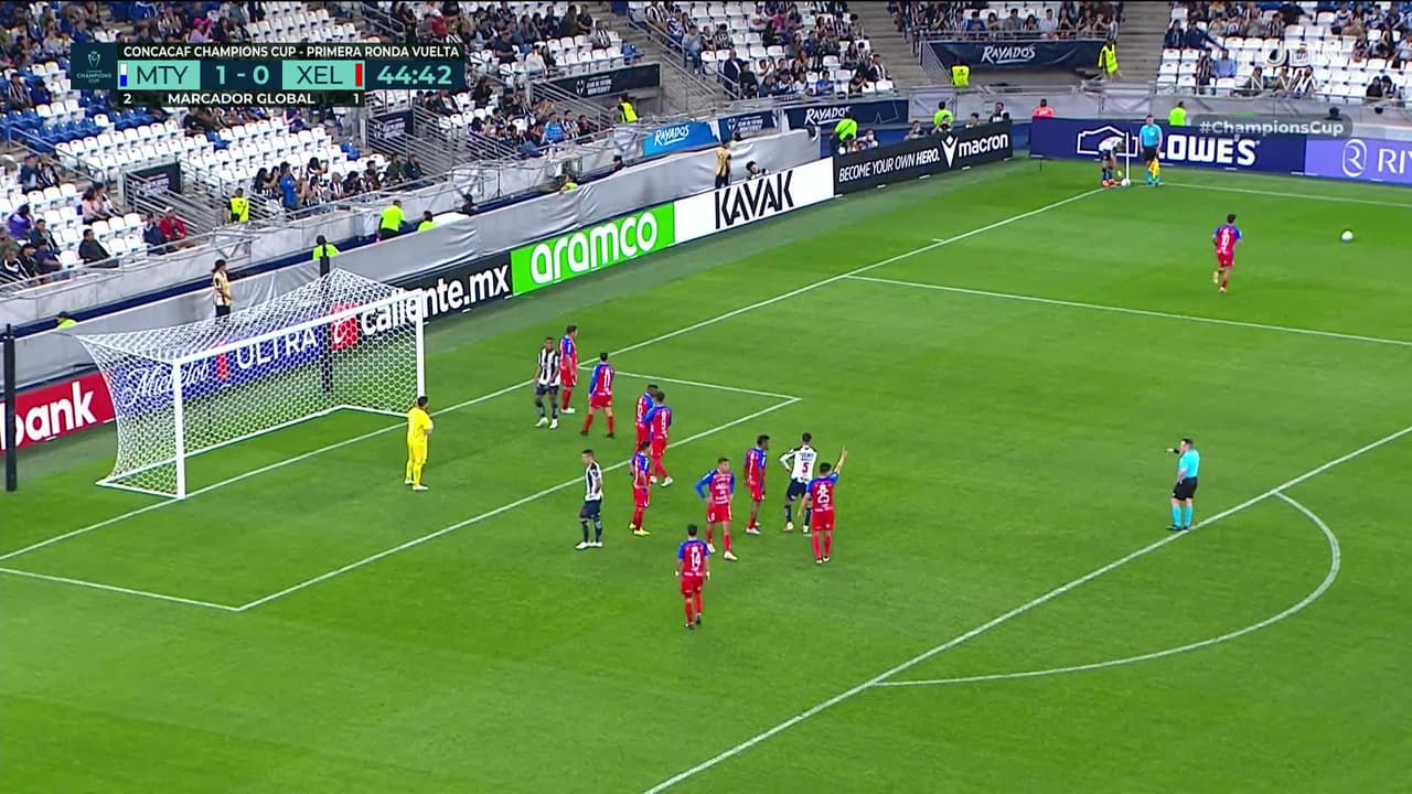 ¡TIRO ATAJADO! disparo por Carlos Salcedo.