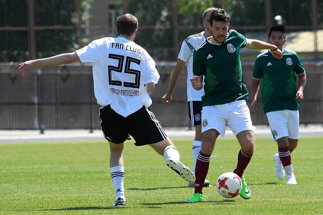 Si bien tiene un carácter recreativo, los equipos dieron su mejor esfuerzo representante los colores de su país.