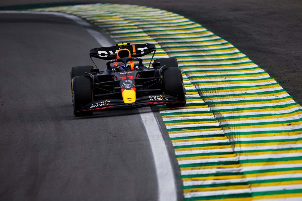 George Russell ganó su primera carrera en la Fórmula 1; Sergio Pérez finalizó séptimo, mientras que Hamilton y Sainz completaron el podio en el GP de Brasil.