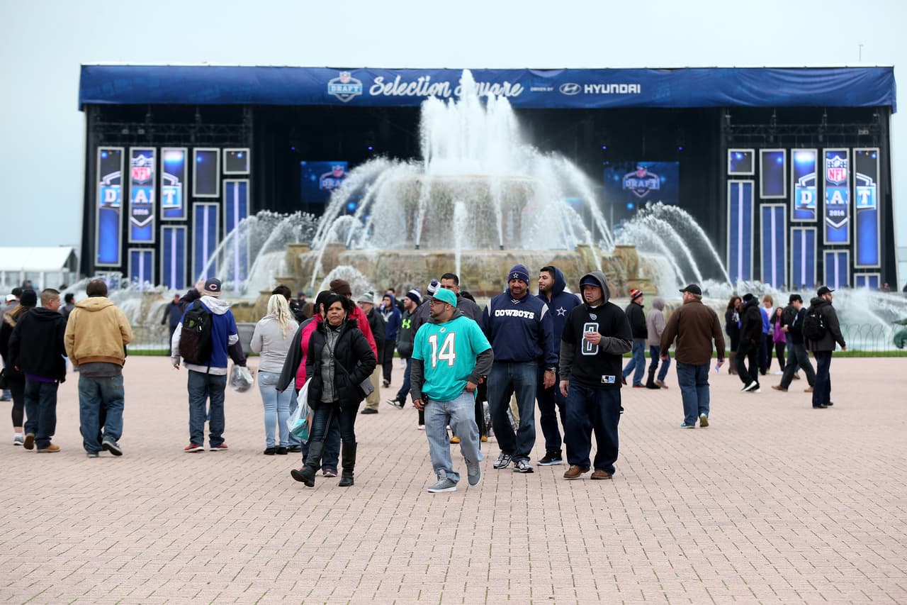 Fans llegaron para ver la elección de sus equipos.