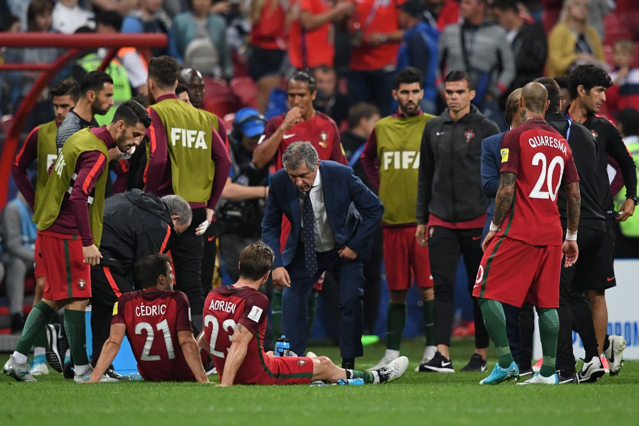 El técnico portugués trató de replantear el juego luego de ver cómo perdió el control del balón, a diferencia del dominio inicial.