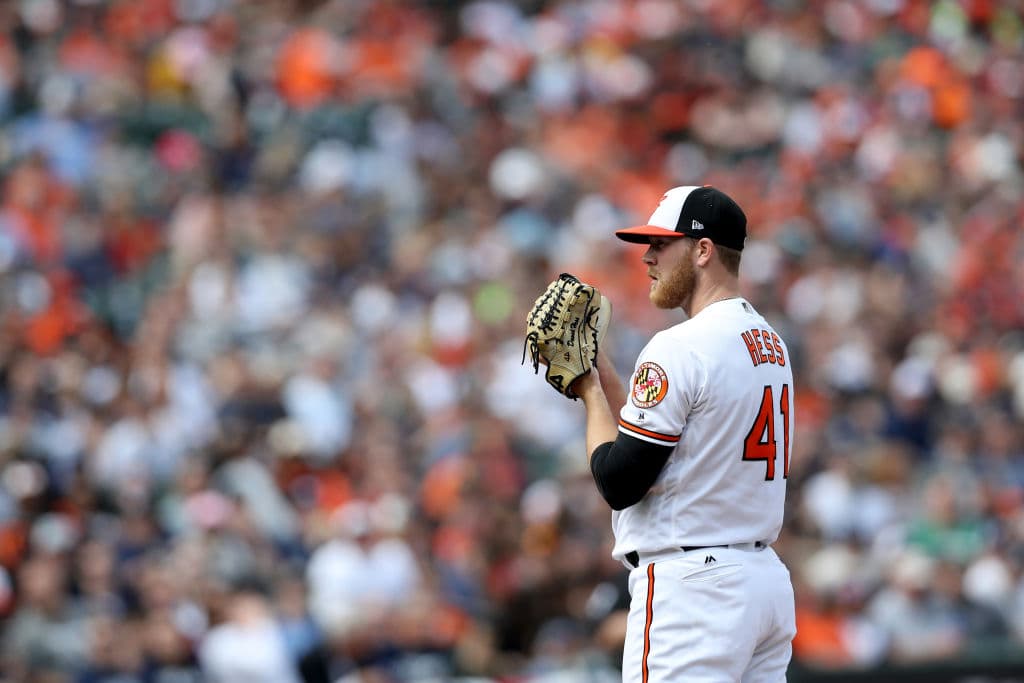 La otra cara de la moneda el abridor de los Orioles David Hess (1-1) quien cargó con la derrota en una tarde en la que estuvo 5.0 entradas, le dieron cinco hits, tres de ellos jonrones, permitió cuatro carreras, dio dos pasaportes y ponchó a dos.