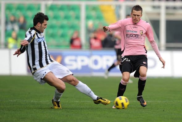 Pero si un duelo terminó acaparando las miradas en el 'Calcio' fue la visita de Udinese al Palermo.
