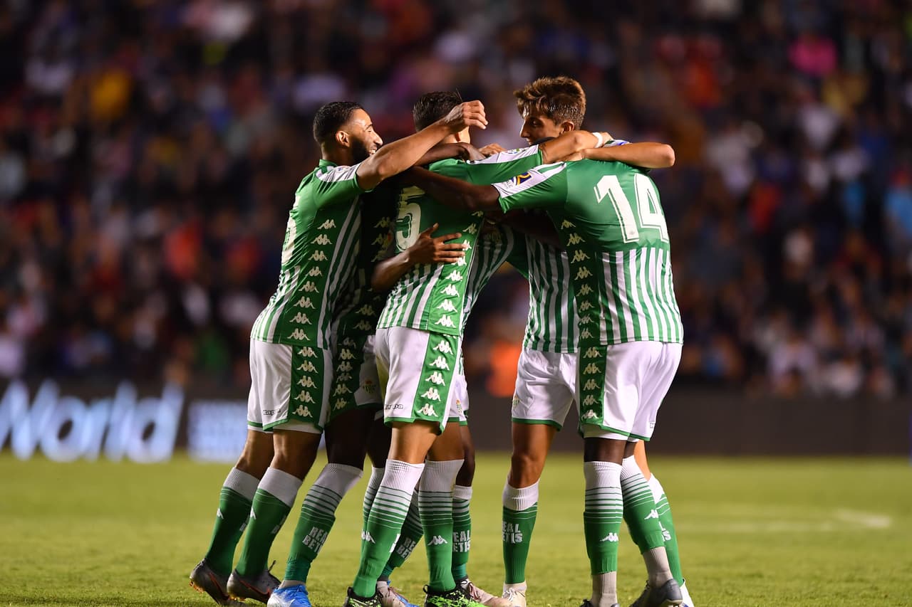 Diego Lainez y Andrés Guardado estuvieron presentes en la gira del Betis ante Querétaro