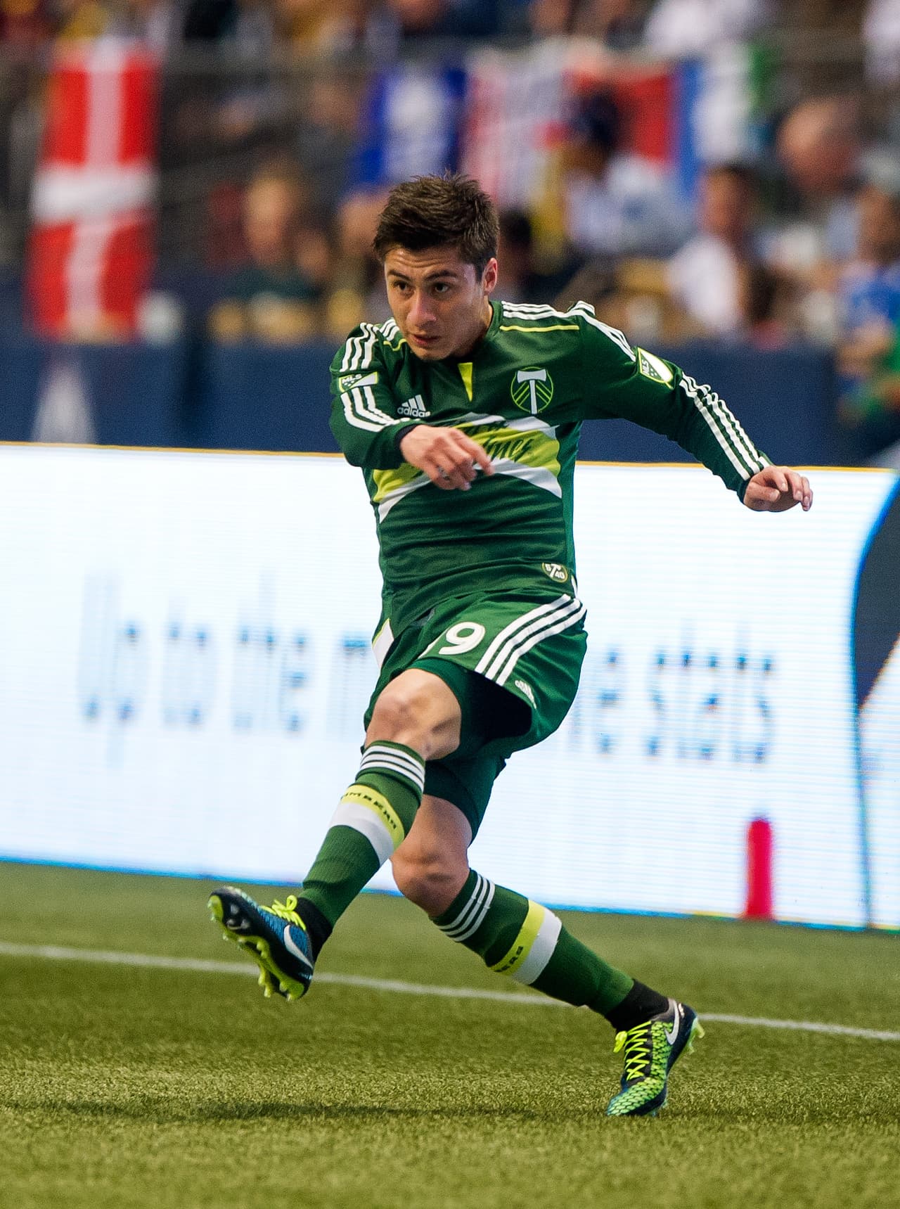 Luego de una campaña desastrosa tras haber conseguido el título de Liga del Clausura 2015, Santos quiere volver por sus fueros. Para ello sus refuerzos, Ulises Dávila y Jorge Villafaña, deberán lucir inmediatamente y unirse al talento de Andrés Rentería y Agustín Marchesín.