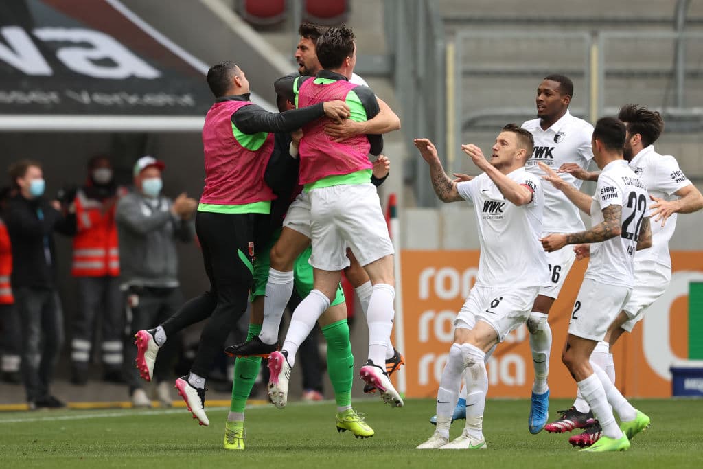 Augsburg logra aprovechar su localía y vencen 2-0 al Werder Bremen.