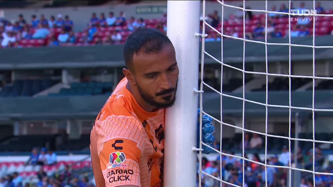 Arranca el partido y la pelota está en juego.