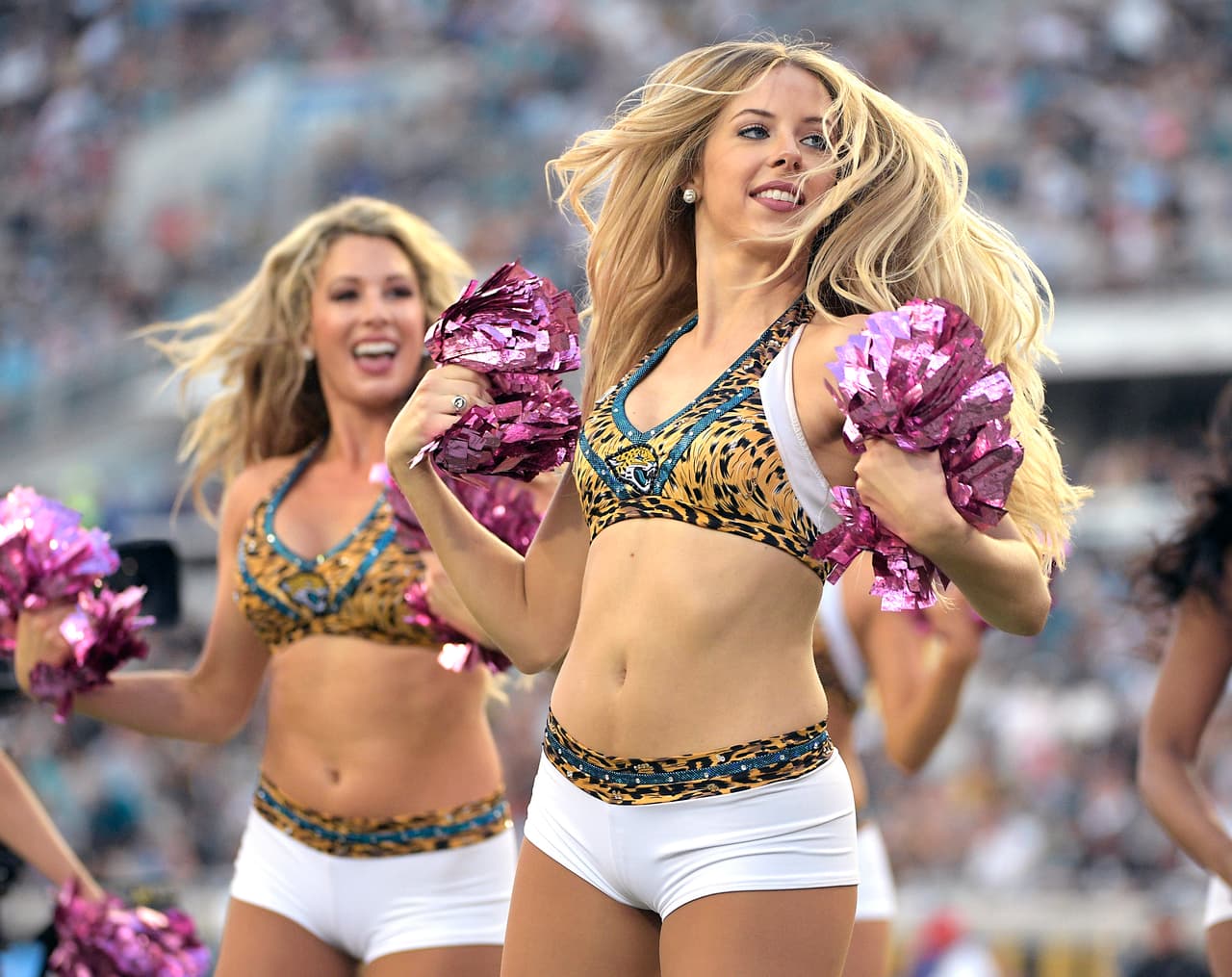 Son hermosas, tienen energía y sus bailes le dan alegría al ambiente en los estadios de la NFL: sin duda, las porristas tienen un papel muy especial para el espectáculo del fútbol americano.