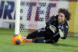 Guillermo Ochoa no pudo evitar otra derrota del Ajaccio.