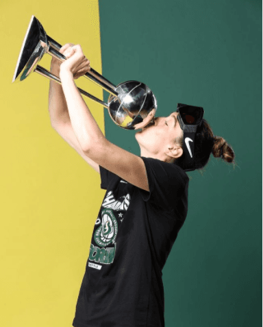 Se levantó contra el racismo y la igualdad de las mujeres.