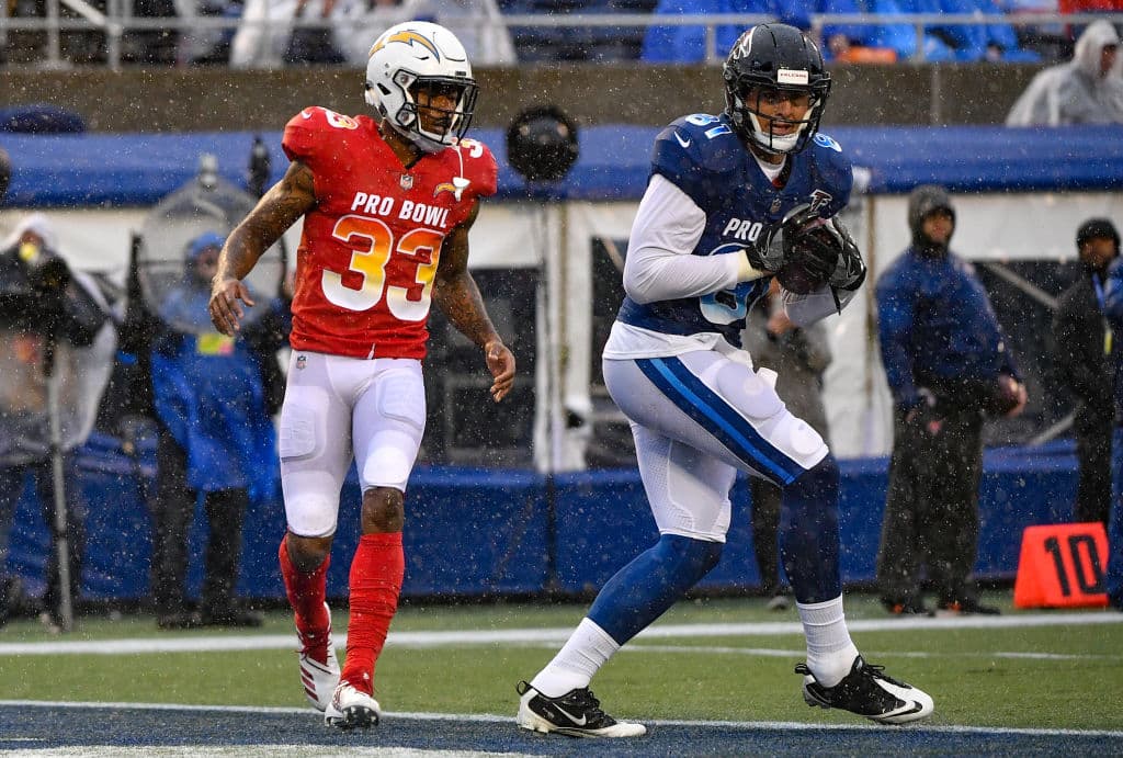 Las últimas dos veces se jugó con mal tiempo, con frío y algo de lluvia, lejos de lo ideal que se busca para un juego en lo que menos se quiere son lesiones.