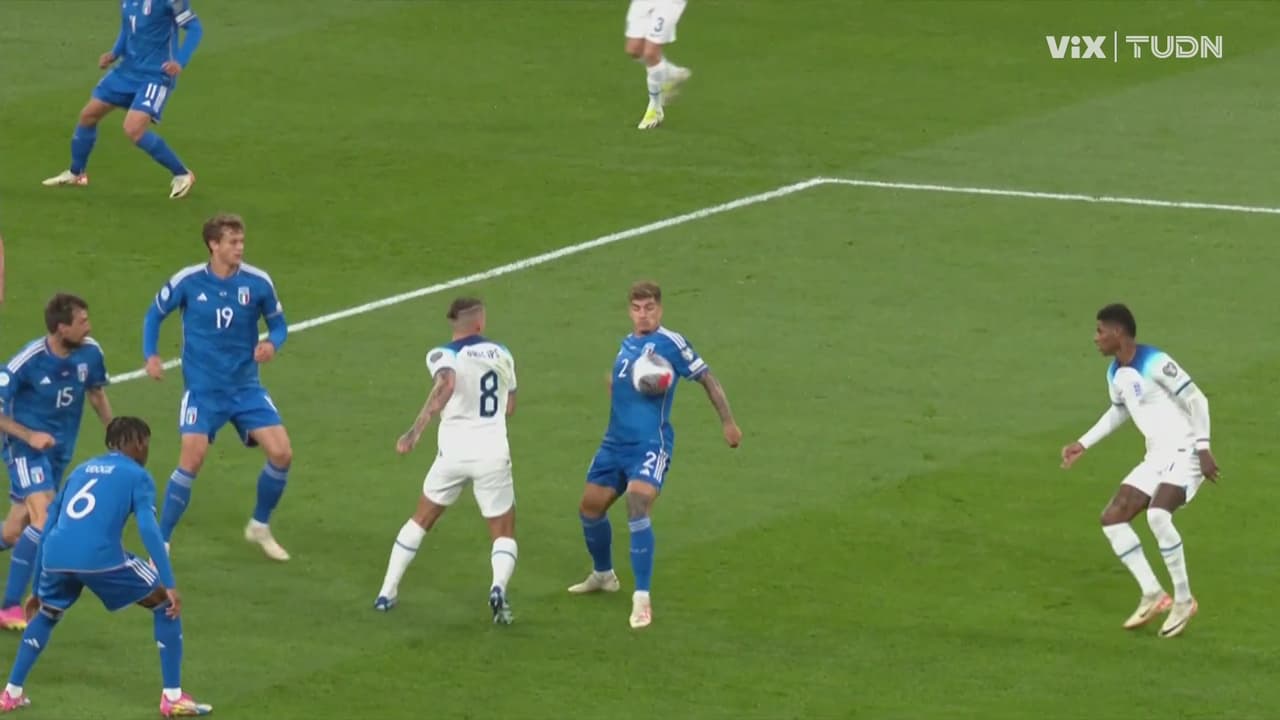 Gran cobertura de Di Lorenzo para evitar la llegada inglesa