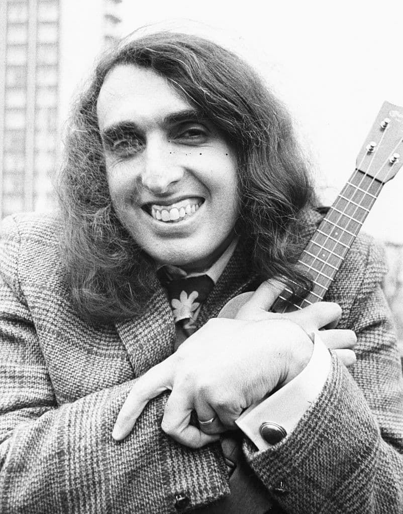 El revelador documental de Johan von Sydow cuenta la historia Tiny Tim y revela que, debajo de la extrañeza alienígena, él era un intérprete con una visión: el deseo de hipnotizar al mundo cantando. La película captura su historia como una odisea mediática única, hipnótica, absurda y desgarradora.