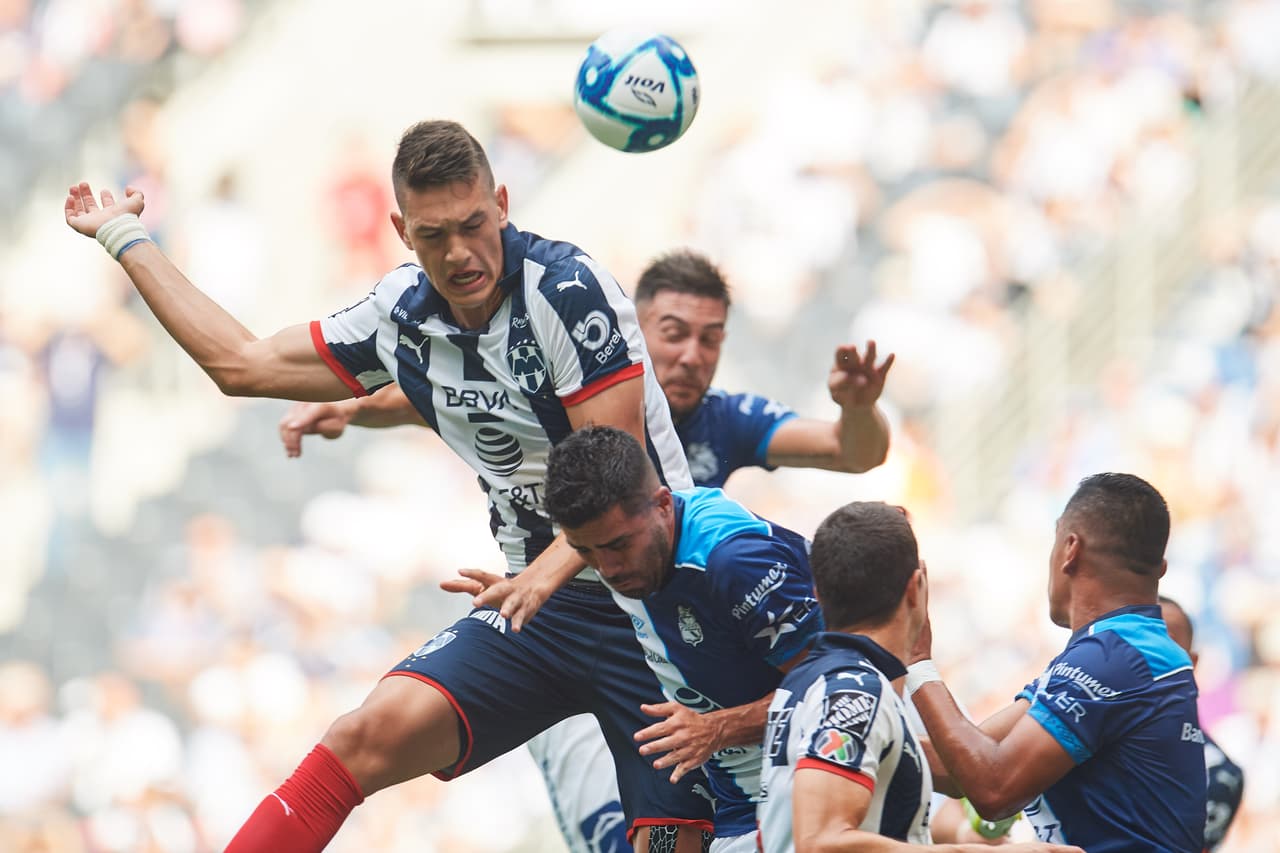 El 2-0 llegó al minuto 39 por un cabezazo de Rogelio Funes Mori ue venció por completo al arquero Nicolás Vikonis.