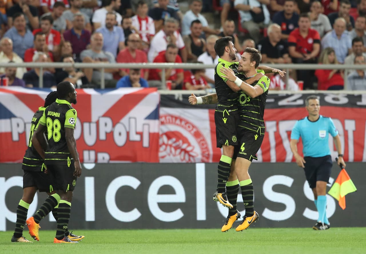 Sporting Lisboa derrotó 2-3 de visitante al Olympiacos en Grecia por el grupo D, en un resultado clave con miras a su pelea por la clasificación a octavos de final.