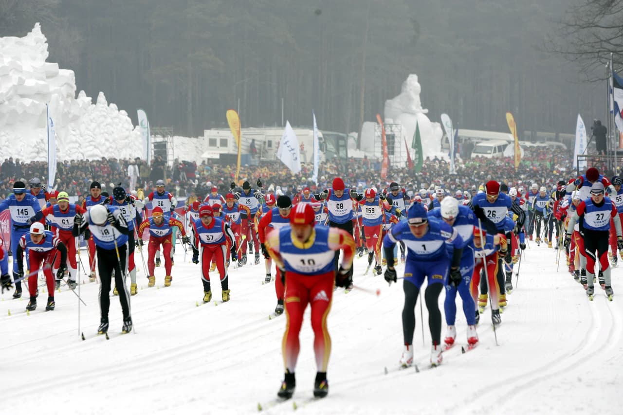 CHANGCHUN, CHINA - JANUARY 2 : (CHINA OUT) Athletes compete during the 2007 Vasaloppet China 50km at the Jingyuetan National Forest Park on January 2, 2007 in Changchun of Jilin Province, China. (Photo by China Photos/Getty Images)