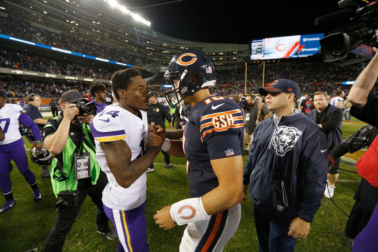 Mitchell Trubisky tuvo un buen debut como profesional en Chicago y, aunque terminó perdiendo 20-17, se llevó el reconocimiento de los jugadores rivales. Los Vikings ganaron gracias al ingreso de Case Keenum en lugar de un disminuido Sam Bradford.