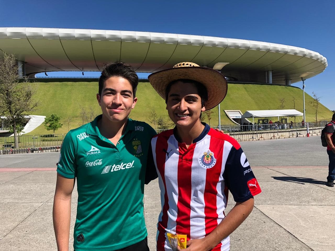 Así se vive el ambiente previo al choque entre Chivas y León en el futbol mexicano.