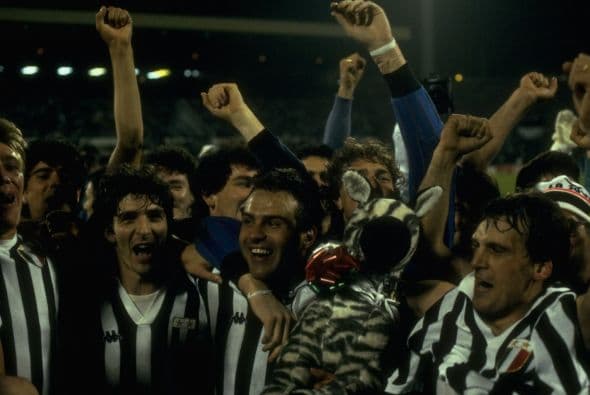 Para 1985 la copa quedó en manos de la Juventus, que superó al campeón del año anterior, Liverpool, con gol del galo Michel Platini.