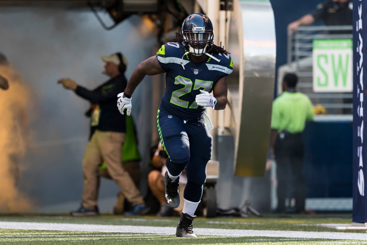 RB: 
<br>
<b>Eddie Lacy (Seahawks)</b> La lesión de Carson lo benefició teniendo once acarreos contra IND para 52 yardas. Aunque puede compartir juego con Thomas Rawls, parece que Pete Carroll le dará otra oportunidad a Lacy y debes aprovechar la nula producción que lleva para robártelo.