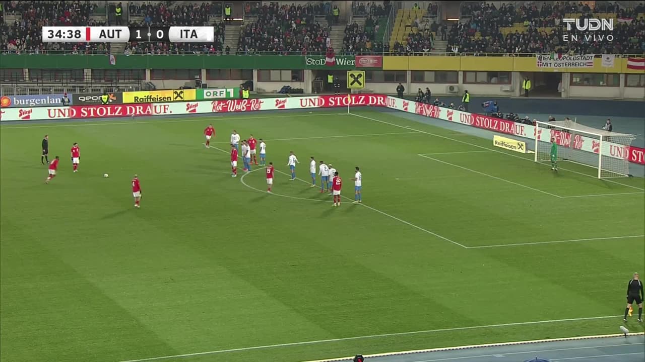 ¡GOL!  anota para Austria. David Alaba