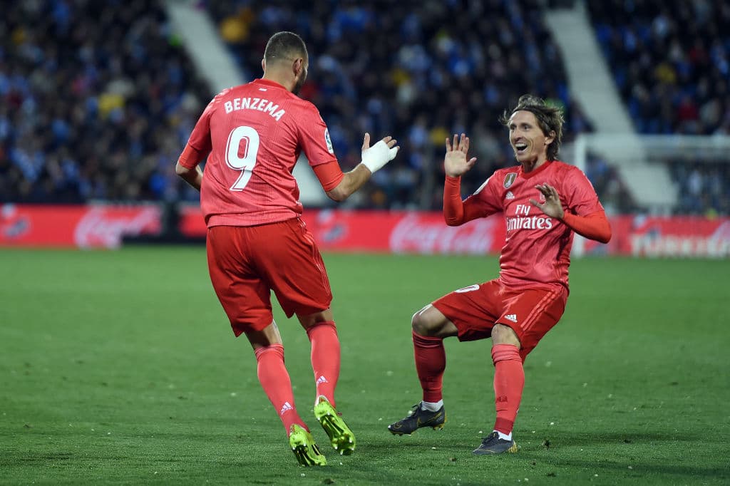 De acuerdo con Marca, -el AC Milan
<b> </b>preguntó
<b> </b>por el futbolista croata Luka Modric, quien vuelve a ser protagonista del mercado de fichajes y el último equipo en interesarse por sus servicios ha sido el club Rossonero, hasta el punto que algunos agentes del equipo se reunieron con su representante. Tiene contrato con el Real Madrid
<b> </b>por dos años más y su intención es quedarse en el conjunto blanco.