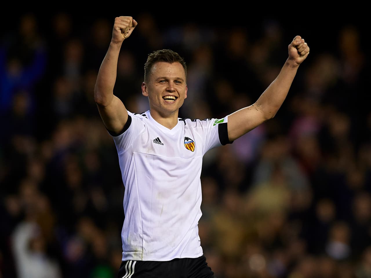 VALENCIA, SPAIN - FEBRUARY 13: Denis Cheryshev of Valencia celebrates scoring his team's second goal during the La Liga match between Valencia CF and RCD Espanyol at Estadi de Mestalla on February 13, 2016 in Valencia, Spain. (Photo by Manuel Queimadelos Alonso/Getty Images)