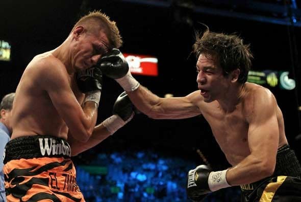 Y en una plea entre mexicanos, Alfonso Gómez ganó por puntos a Jesús Soto Karass.