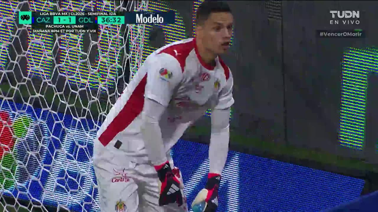 ¡GOL!  anota para Cruz Azul. Carlos Rodríguez