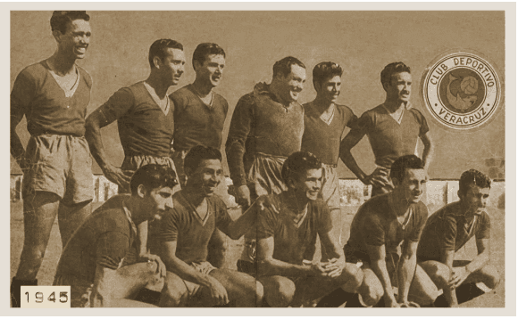 El primer campeonato que obtuvo el equipo, fue en la tercera temporada del equipo (1945-46), pues tuvieron 18 partidos invictos, acumularon 105 goles en 30 partidos.