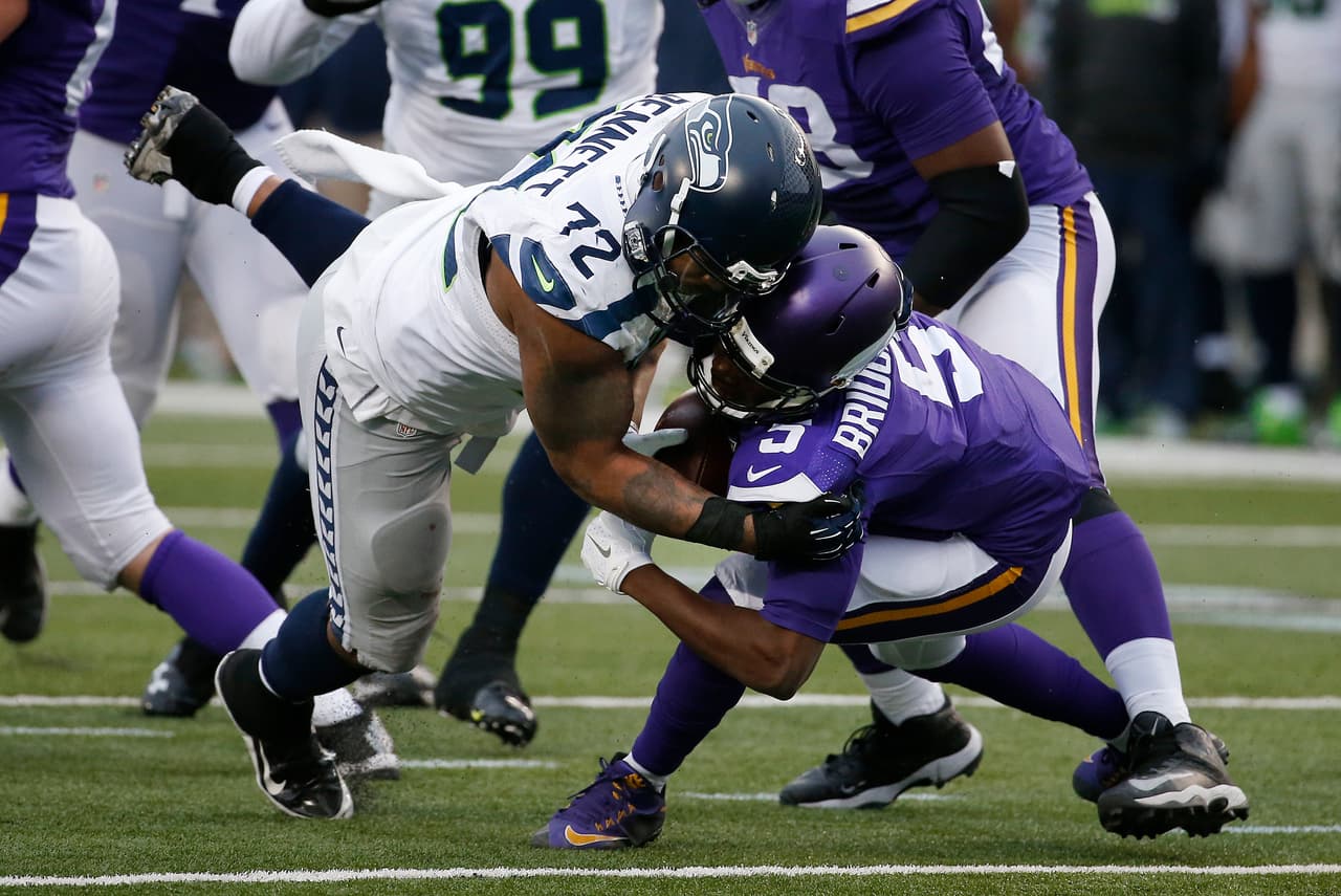 3. MICHAEL BENNETT - La defensiva de Seattle se acordó de su antiguo estilo agresivo de juego. Michael Bennett representa a su unidad que consiguió 4 capturas (una de Bennett) y limitó a Minnesota en 125 yardas totales, solo 18 para Adrian Peterson.
