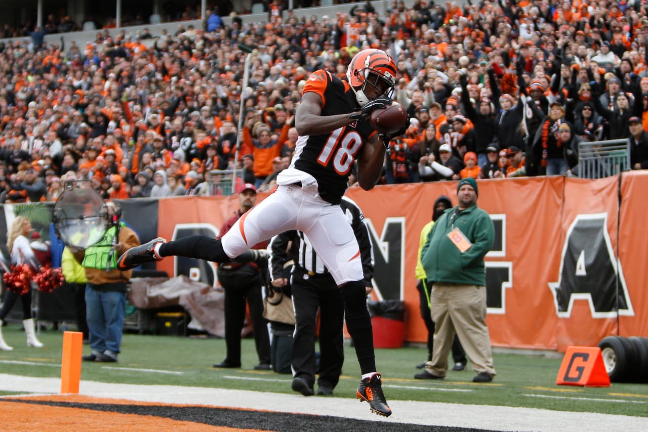 8. A.J. GREEN - El jugador más espectacular de los Cincinnati Bengals, nuevo equipo número uno en la siembra de los Cincinnati Bengals. Contra los Browns tuvo 5 recepciones para 128 yardas con un touchdown, ya superó las 1,000 (1,037) yardas en la temporada.