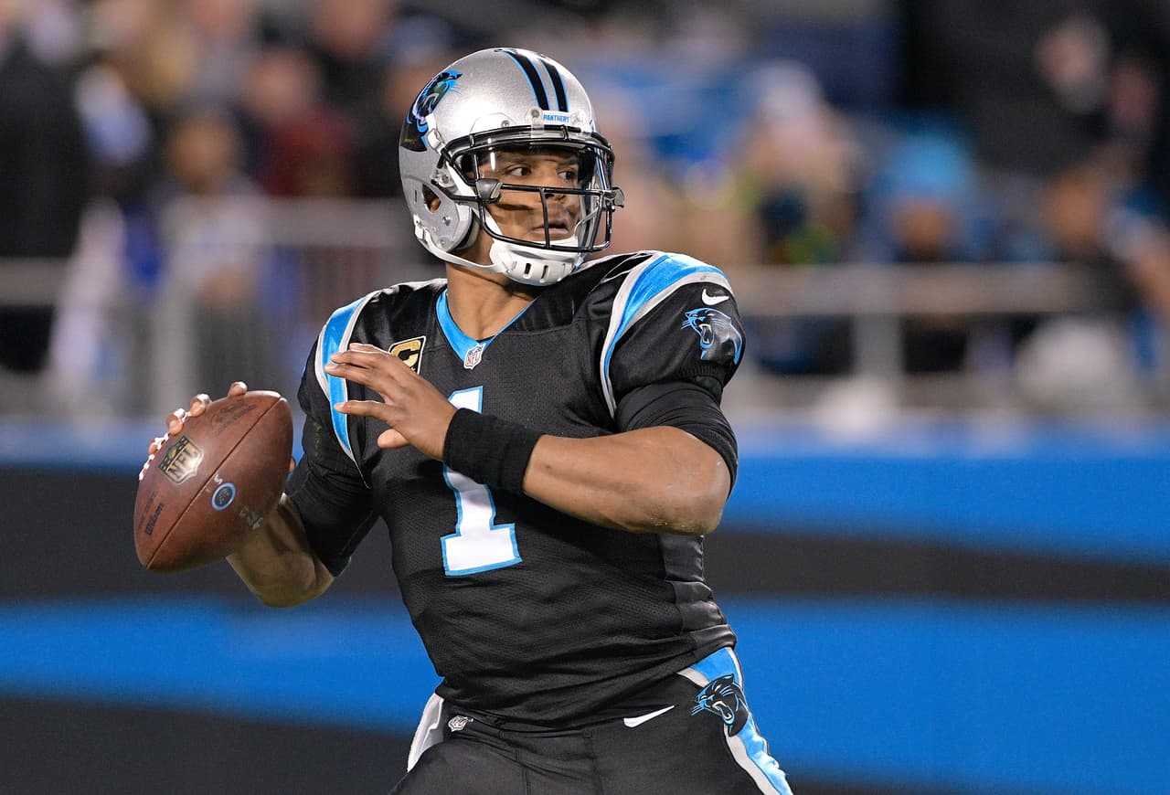 Cam Newton fue operado del hombro que se lastimó esta temporada