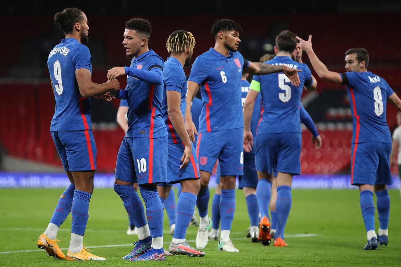 En duelo de preparación a la quinta fecha de la Nations League, el cuadro inglés goleó en Wembley. | Maguire (18’) abrió el marcador, Sancho (31’) hizo el segundo y Calvert-Lewin (56’) selló la goleada. Inglaterra se medirá a Bélgica e Irlanda se enfrentará a Gales en la J5 de la justa europea.