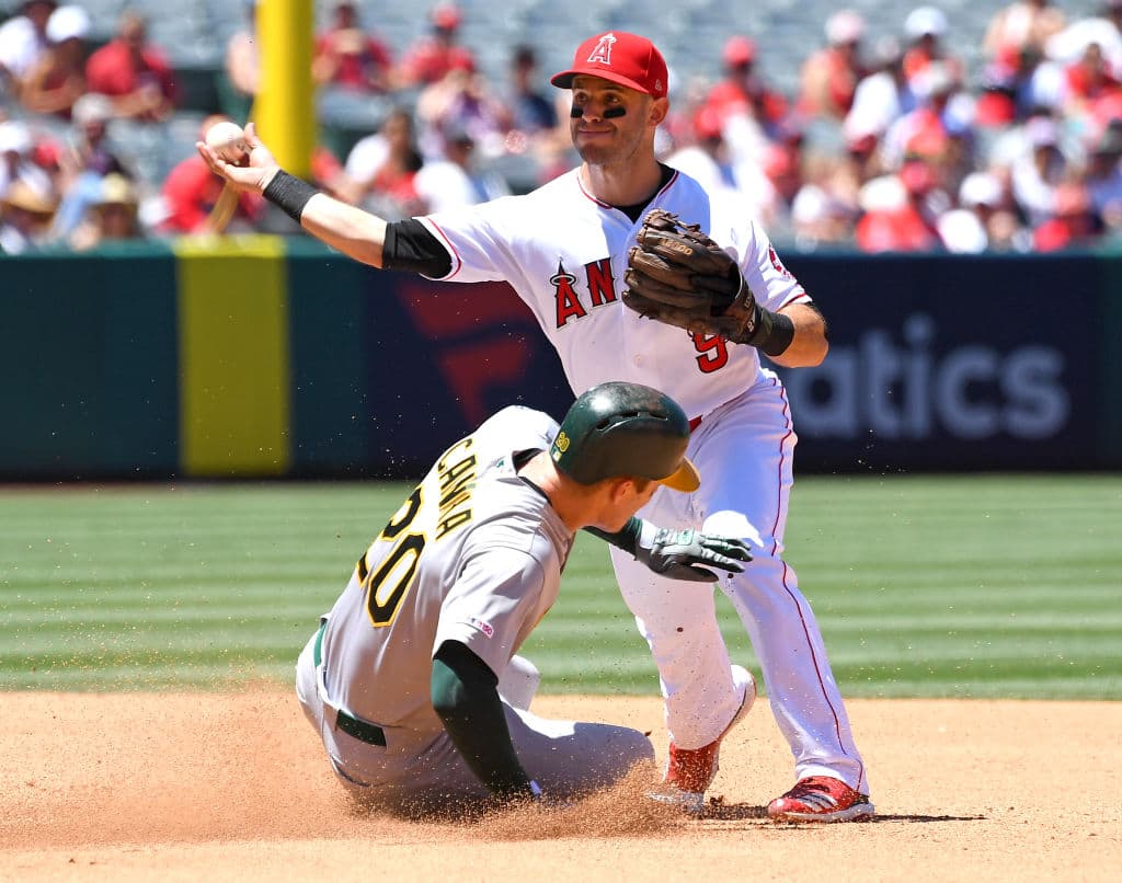 En la octava entrada, el toletero consiguió dos extrabases. Abrió el episodio con un triple, antes de vaciar las bases con su doble tras dos errores de los Angels que prolongaron un ataque de siete anotaciones de los Athletics.