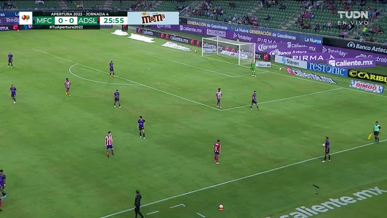 ¡TIRO ATAJADO! disparo por Abel Hernández.