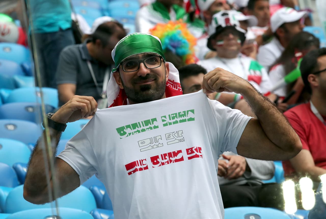 Con atuendos, felicidad y mucho colorido, los fanáticos de Marruecos y de Irán predieron la fiesta desde afuera de las canchas en el arranque del grupo B del Mundial de Rusia 2018.