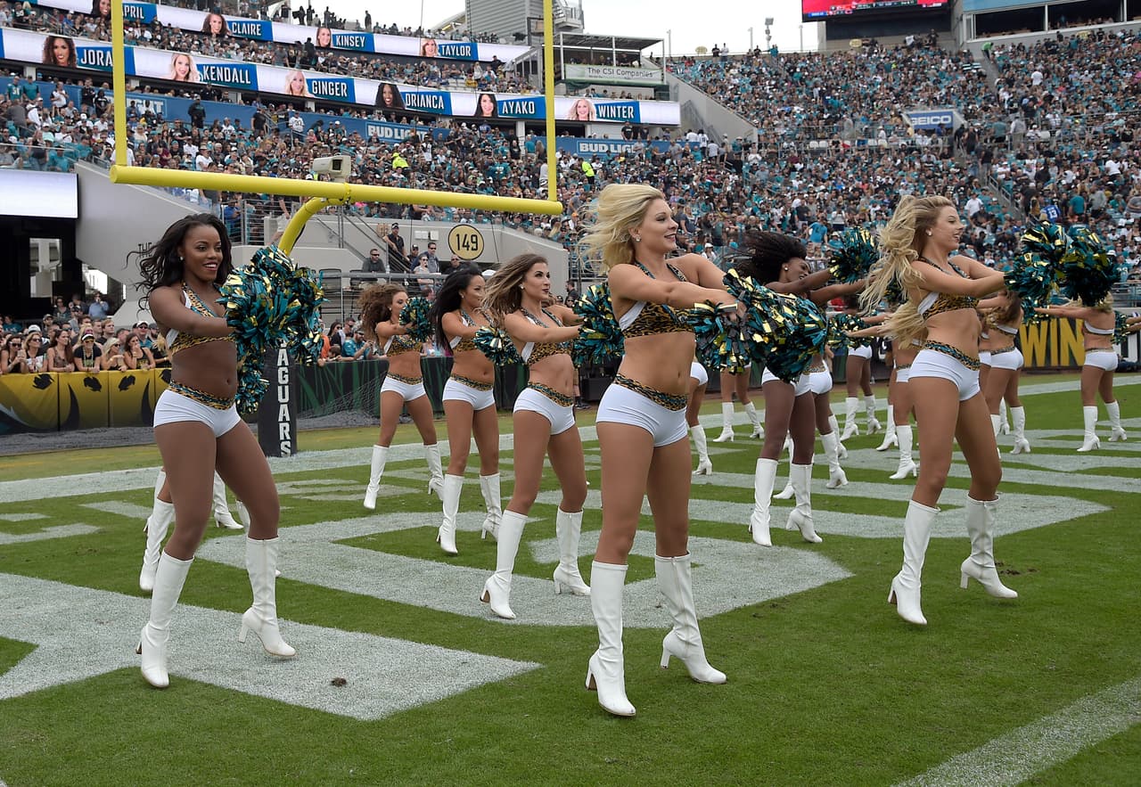 Las sensuales animadoras de la NFL le dieron alegría, belleza y energía al espectáculo del fútbol americano estadounidense en su Semana 13 de competencia, en un condimento único para el público.