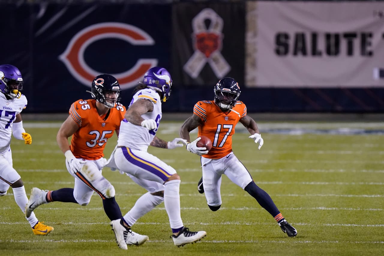 Adam Thielen se encraga de anotar dos touchdowns en la victoria 19-13 sobre los Bears en su propia casa.