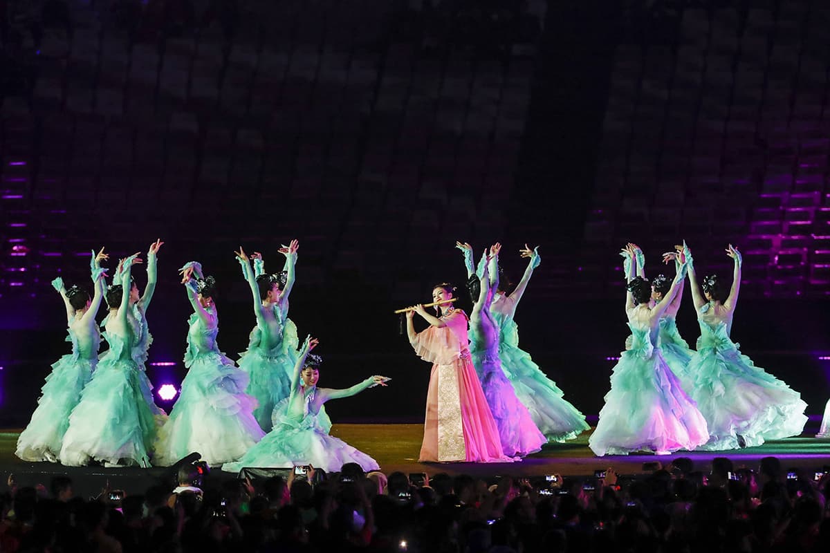La danza con ritmos de China le dio clausura a los juegos, que tendrán por sede en 2022 la ciudad de Hangzhou.