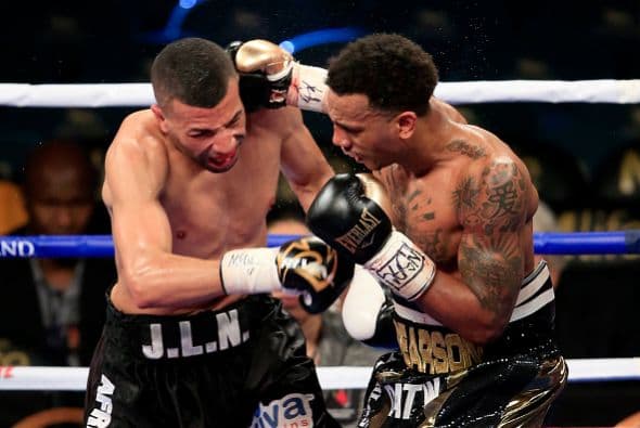 Peterson se llevó la victoria por decisión unánime 98-92, 99-91 y 99-91.