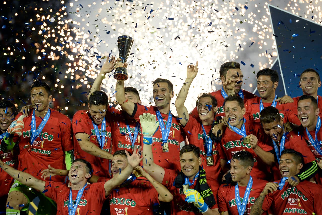 Jiménez logró su primer título con el Tri, pues no jugó la Copa Oro 2015 al haber disputado la Copa América de Chile días antes.