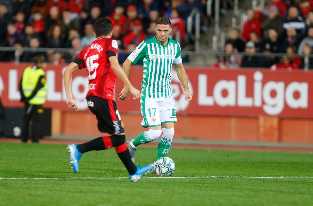 Guardado jugó todo el encuentro y Lainez entró a los 83’. Sánchez (7’) y Fekir (33’) anotaron para Betis. Junior (55’) marcó el descuento.