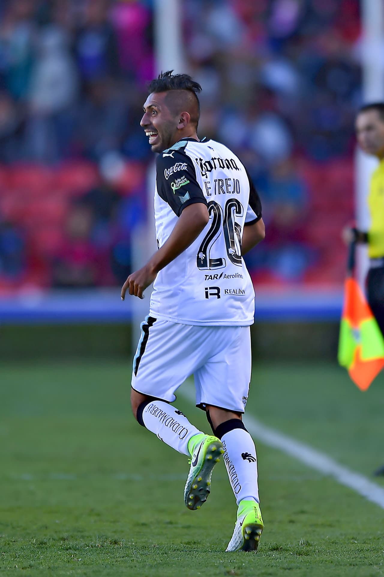 Al parecer, Benítez quería golpear a Erbin Trejo.