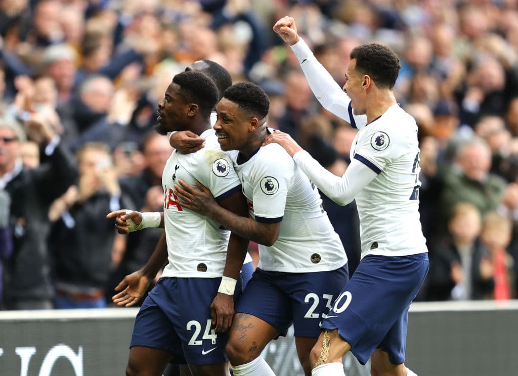 Serge Aurier y sus compañeros celebrando golazo.