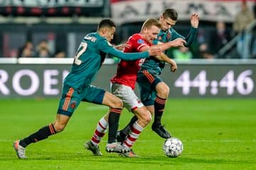 Edson Álvarez juega los 90 minutos en la derrota del Ajax 1-0 ante el AZ Alkmaar con gol de Boadu al minuto 90.