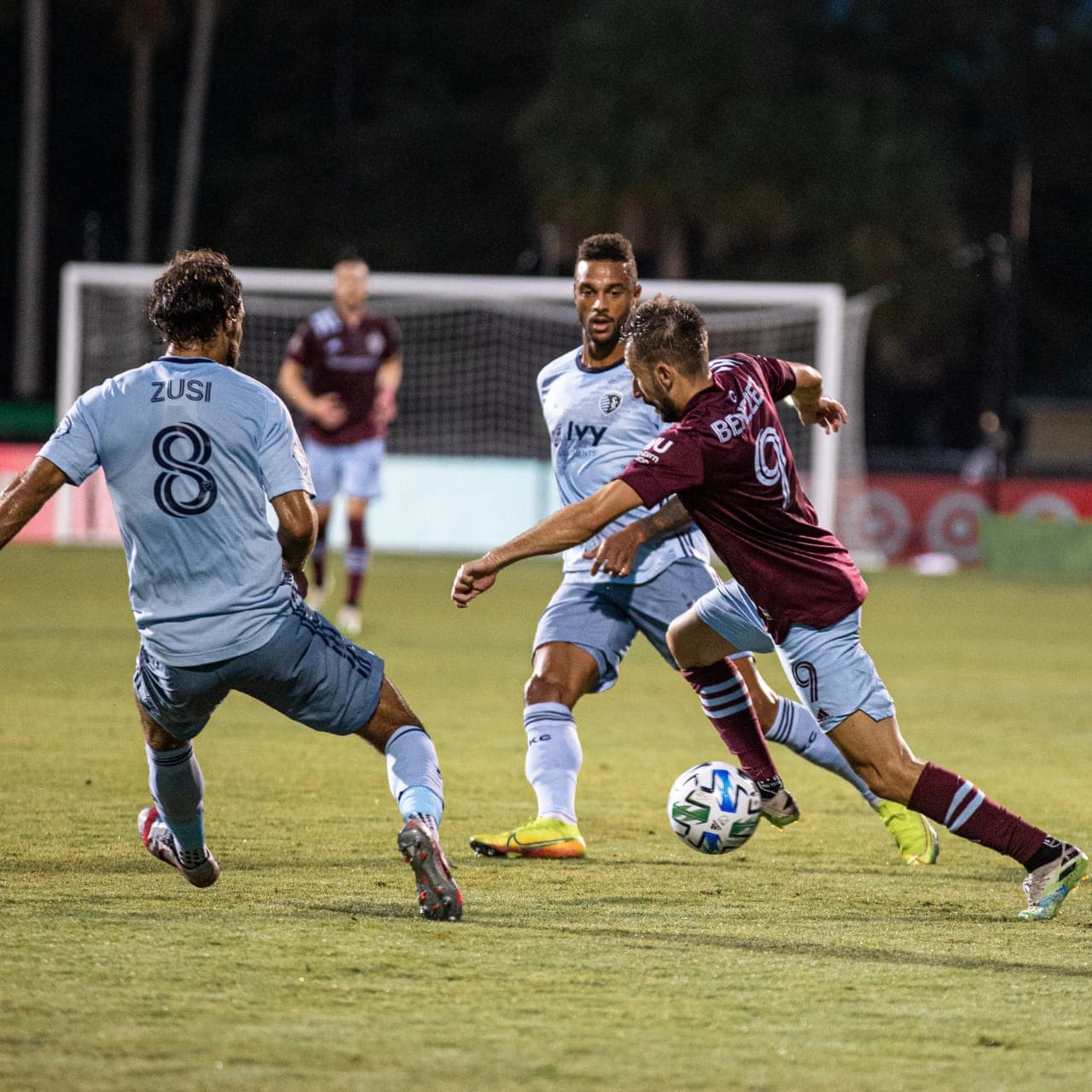 Alan Pulido tuvo el empate al 62’. Cobró un tiro libre que dejó vibrando el ángulo superior izquierdo de la portería rival.