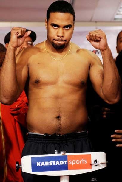 El retados norteaericano, con menores condiciones físicas, registró 209 libras sobre la báscula.